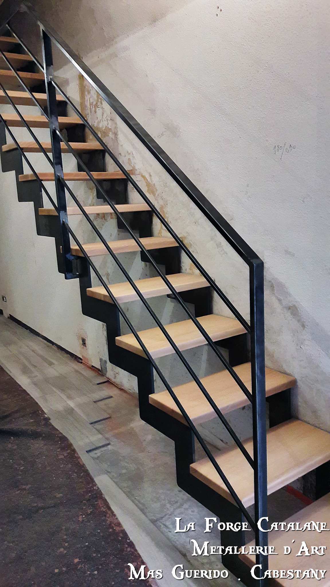 Escalier double limon cremaillere marches bois fer forge catalane (7).jpg